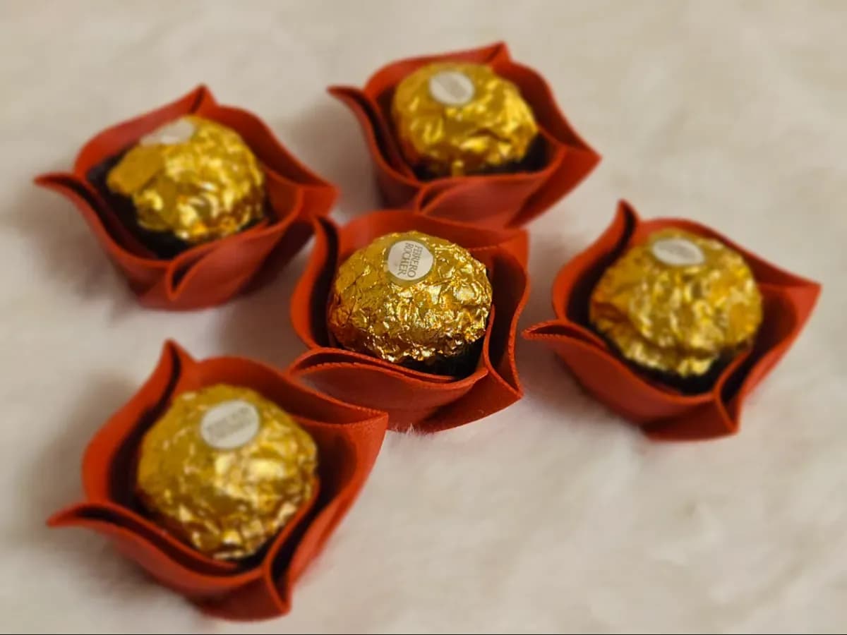 Rose-Shaped Wrapped-Chocolate Holder