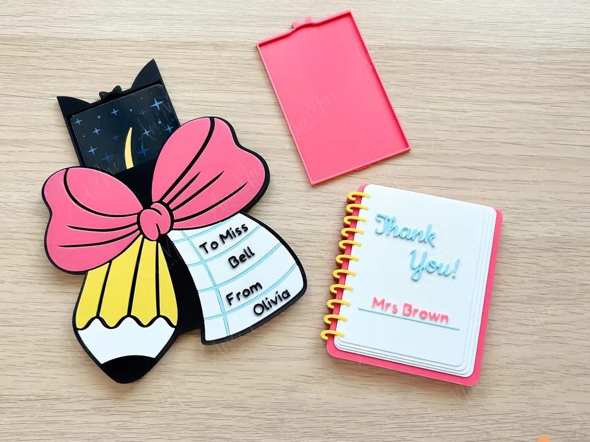 Notebook-Style Teacher Message Card Holder